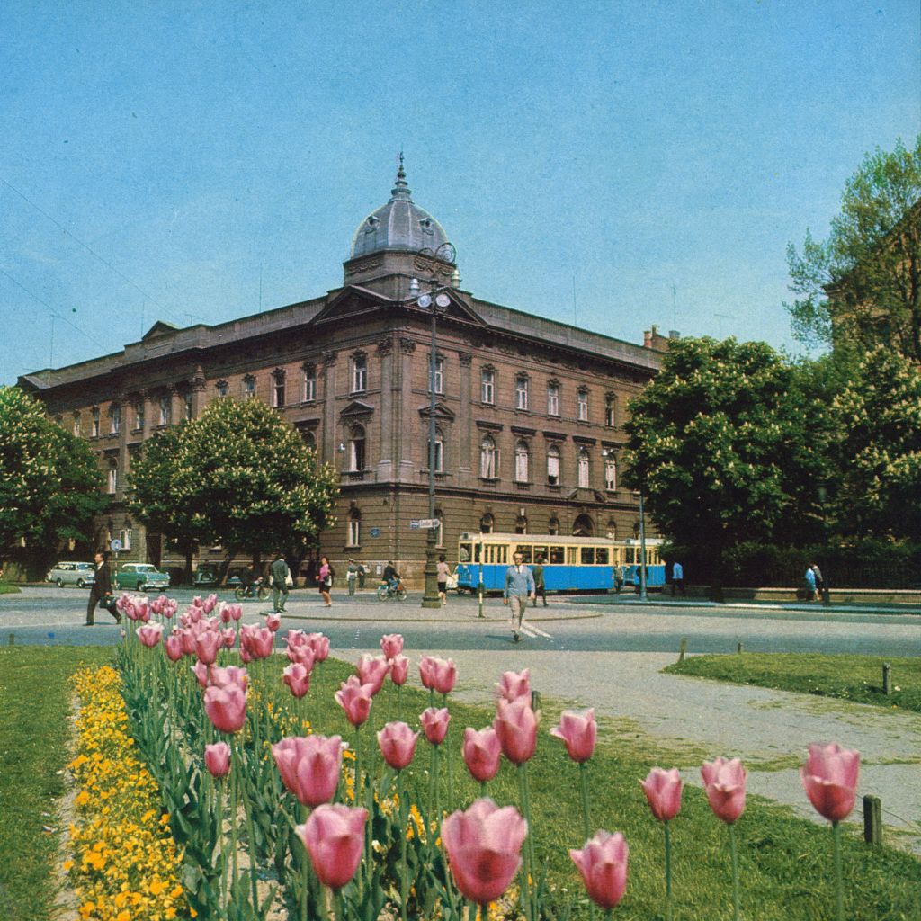 Palača Narodnih novina, današnji Leksikografski zavod Miroslav Krleža. Oko 1967. godine